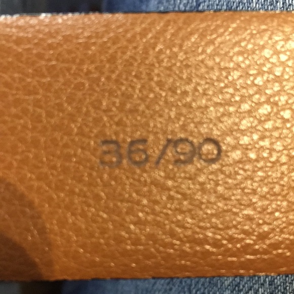 Joseph Abboud beautiful mahogany leather dress belt with brushed metal buckle. - Picture 9 of 10